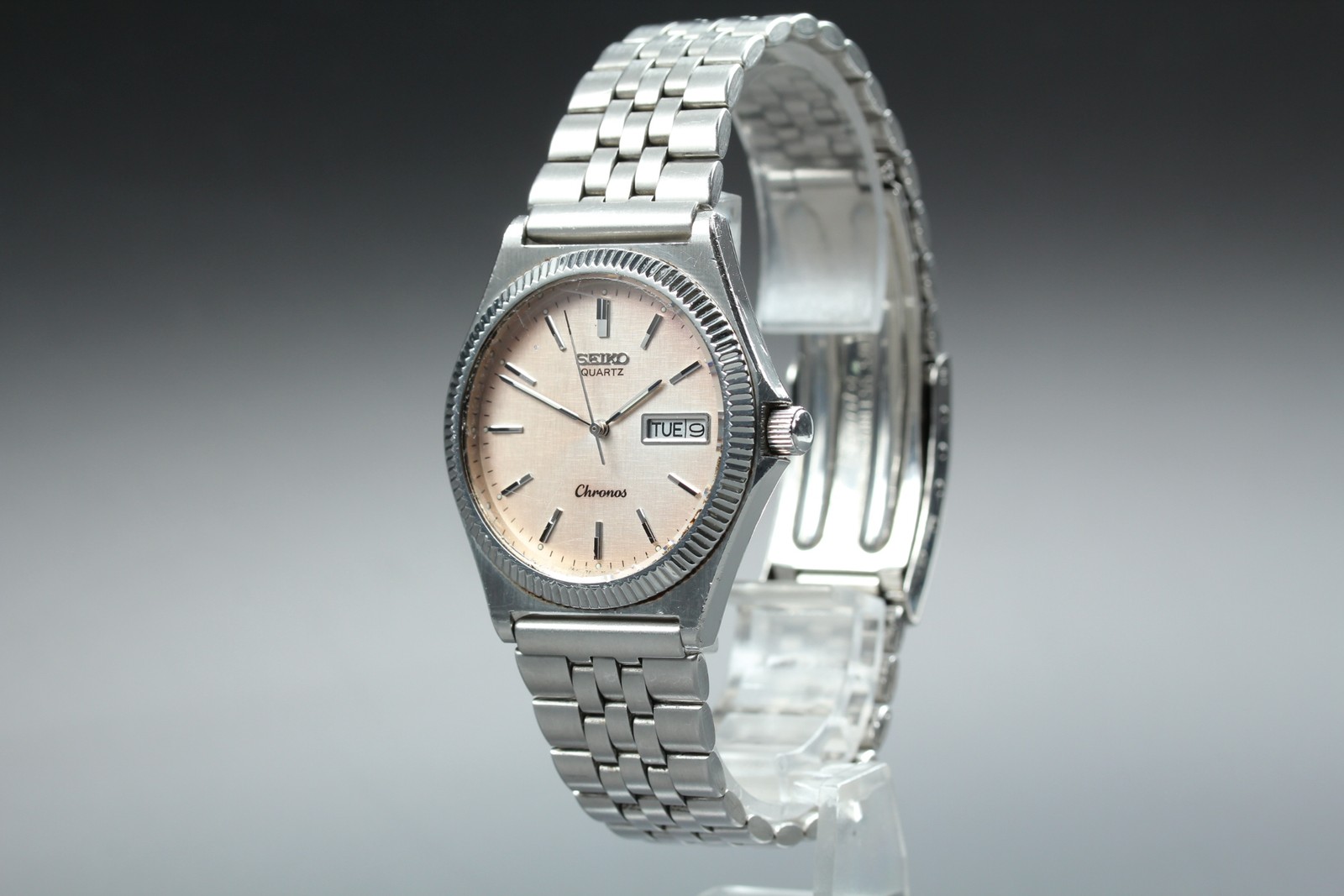 Vintage 1985 ” Kanji ” Seiko Chronos 7433-7010 Day Date Quartz Watch From JAPAN