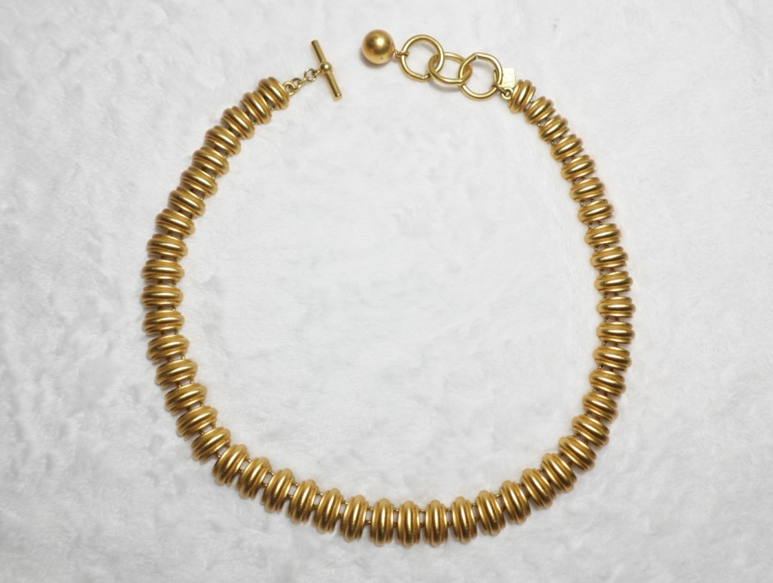 Vintage gold tone Anne Klein necklace 19 1/2 Inch