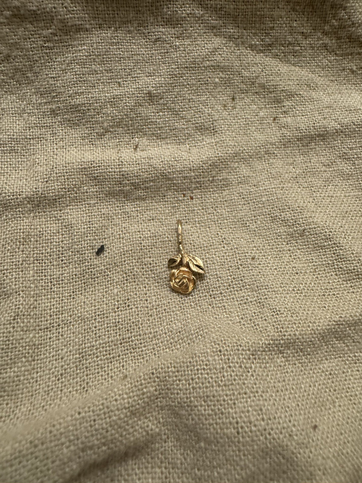 14kt Gold Rose Pendant 1.1 Gram