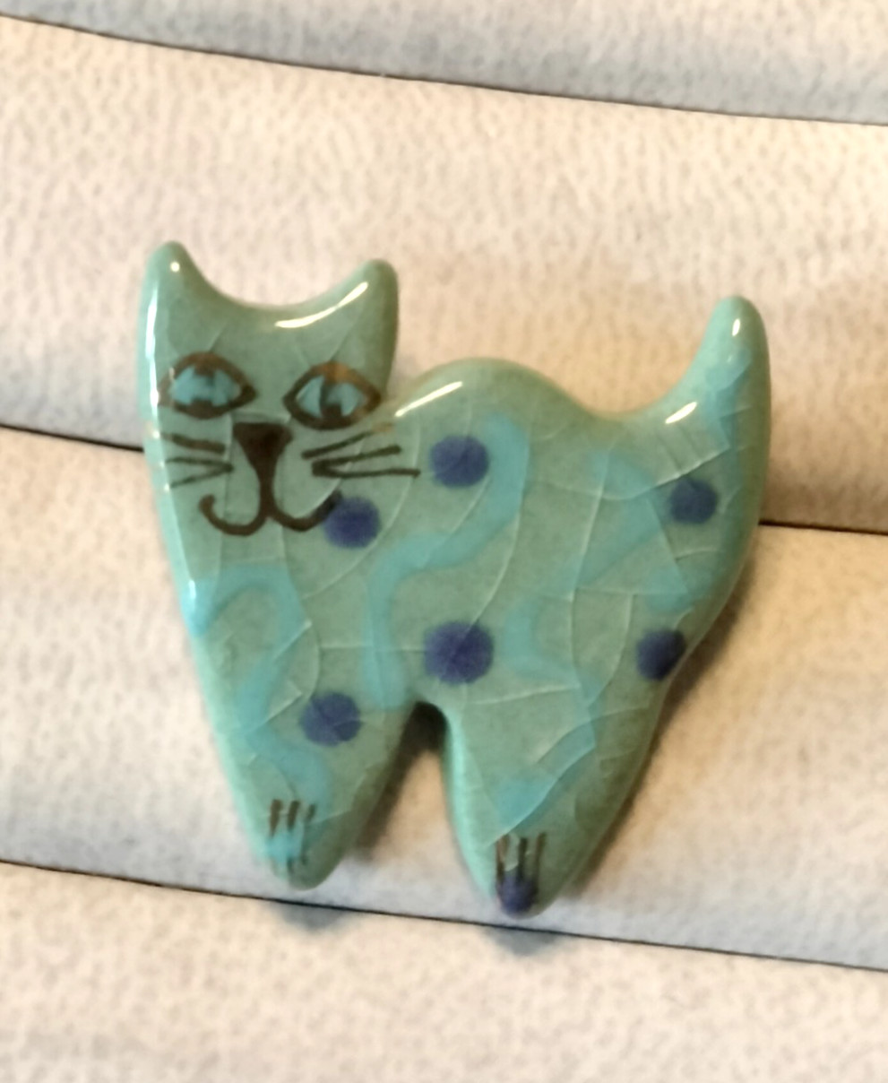 Handmade Ceramic Cat Brooch (170 – 2505)