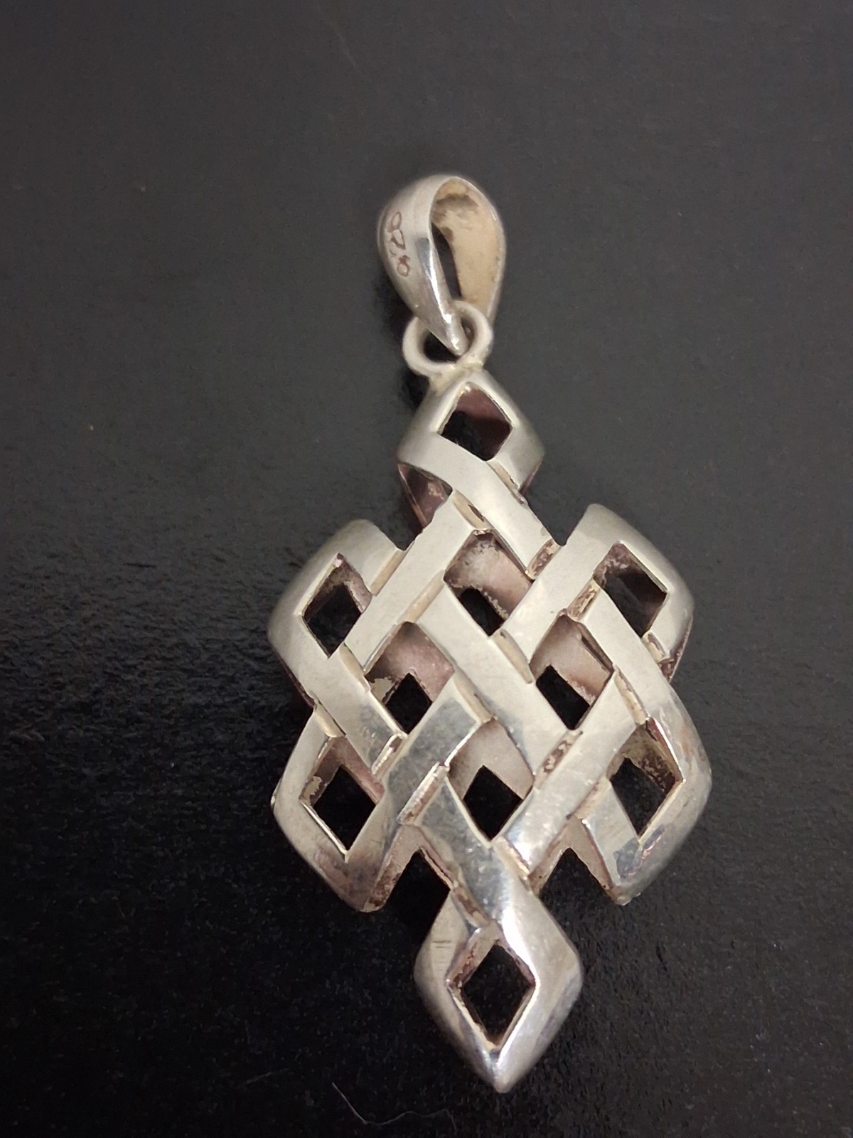 925 Sterling Silver Endless Knot Diamond Shape Pattern Pendant