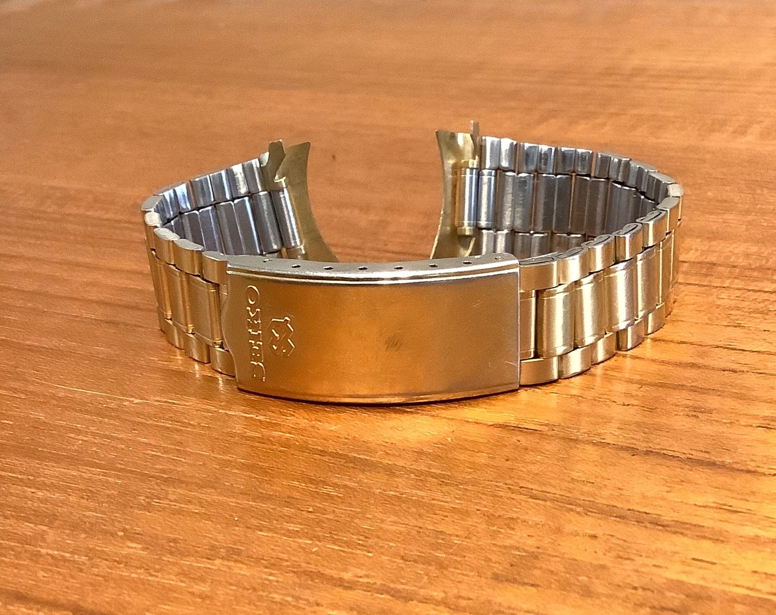 Vintage Seiko Quartz SQ Men’s Gold Tone Fold Over Clasp Watchband 20mm Curve End