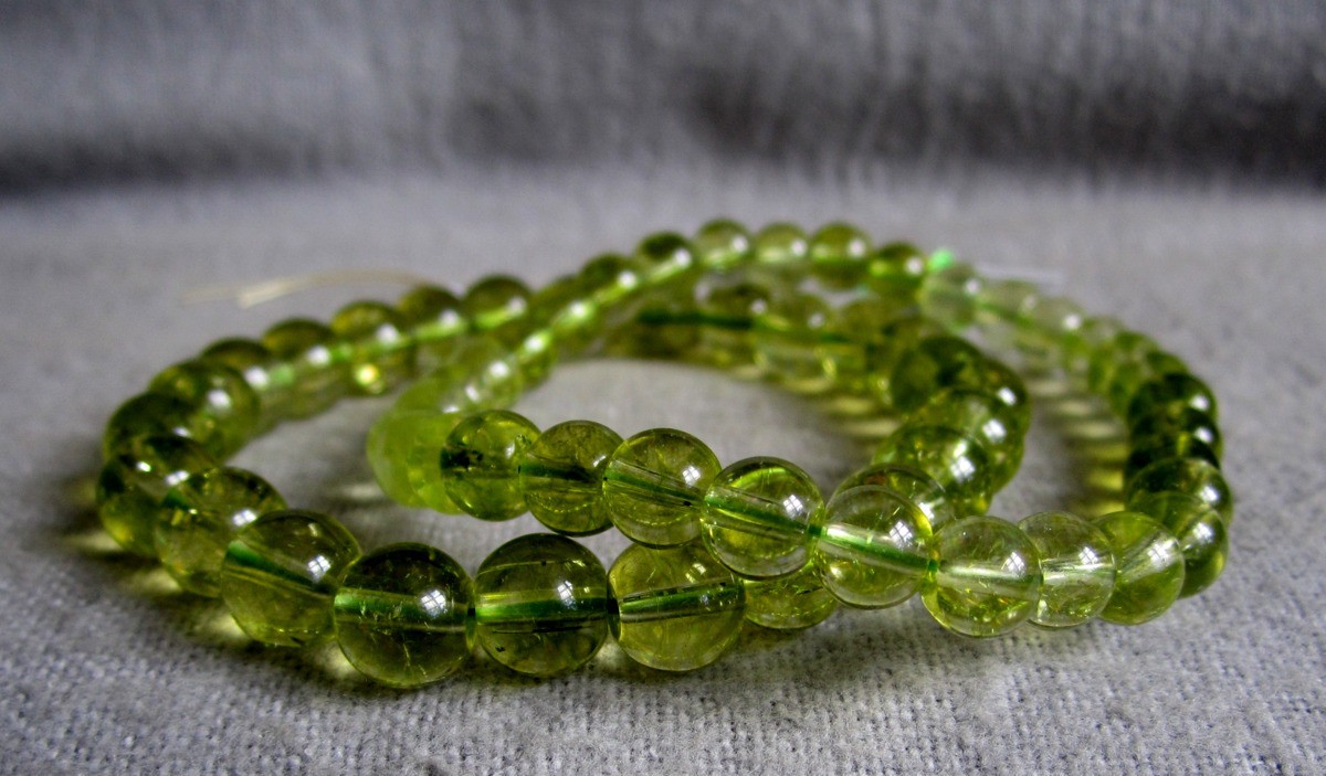 Peridot Bracelet • Approx Ø 6.3 and 8 mm / Approx 15-20 cm • Elastic