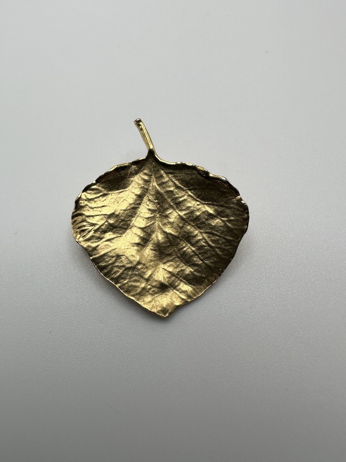 Vintage Highly Detailed Gold Leaf Brooch Pin 3.6cm BB2