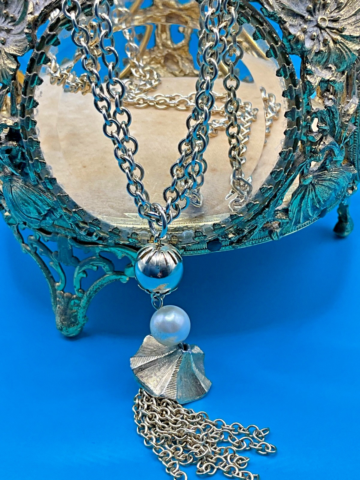 Vintage Gold Tone Tassel Pendant Necklace Faux Pearl Long Chain Statement Neckla