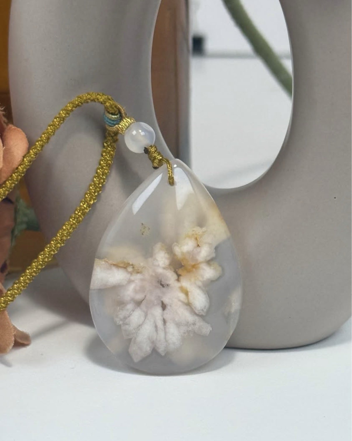 Flower Agate Pendant Necklace 43.1/8MM on Adjustable Nylon