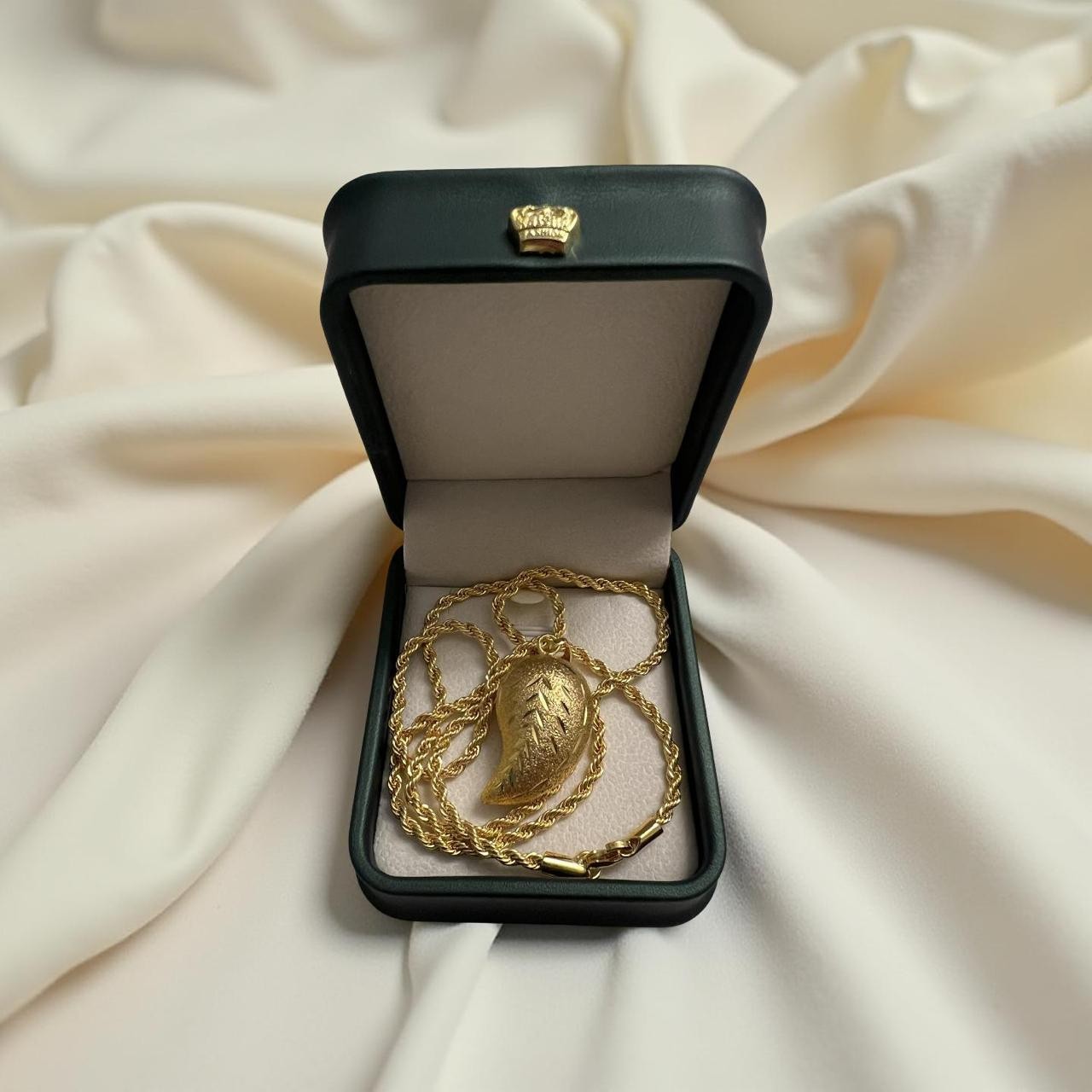 ‏Gold Plated Leaf Necklace Women Minimalist Pendant Nature Jewelry Gift