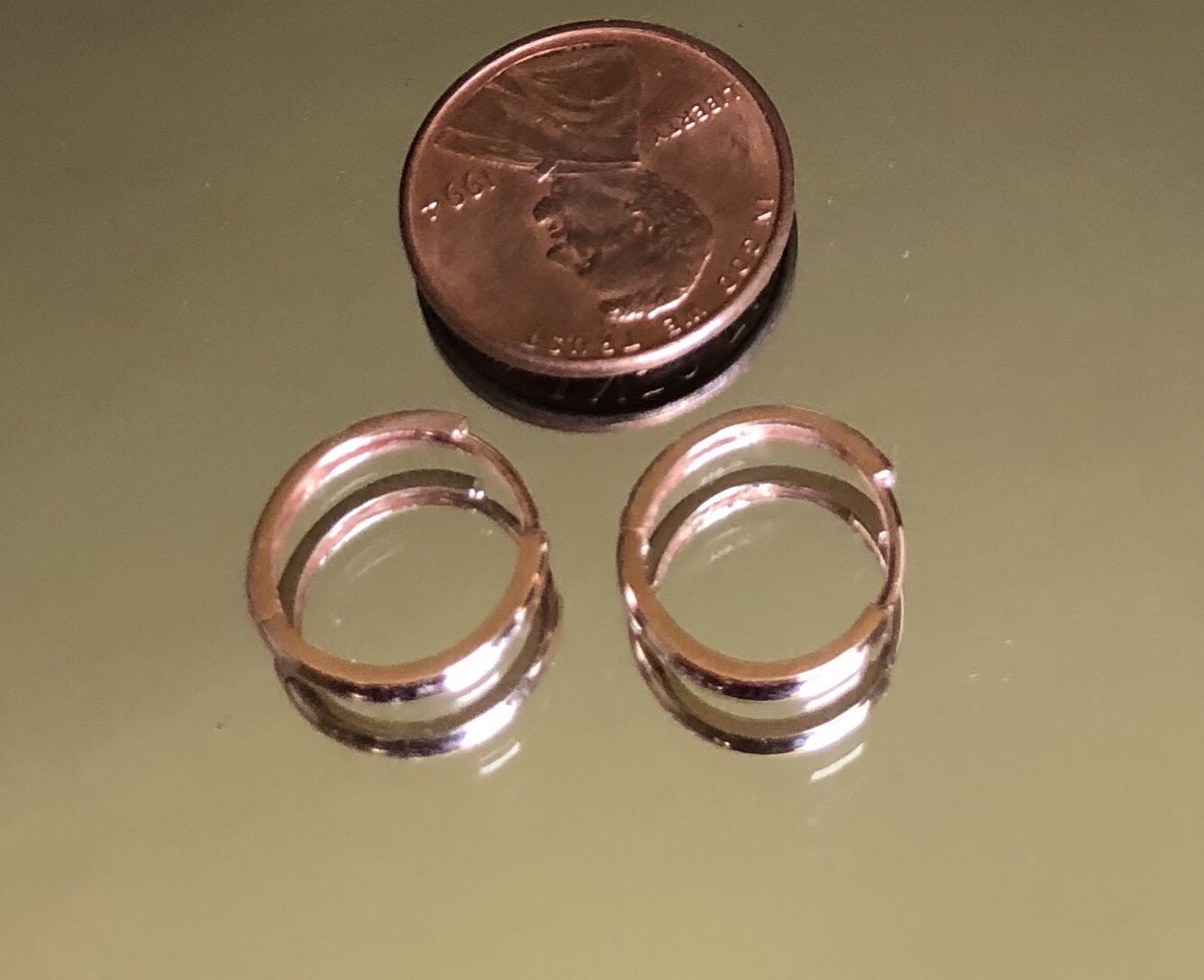 14k Solid Rose Pink Gold women`s Huggie Hoops Earrings/Aretes Argolla oro rosado