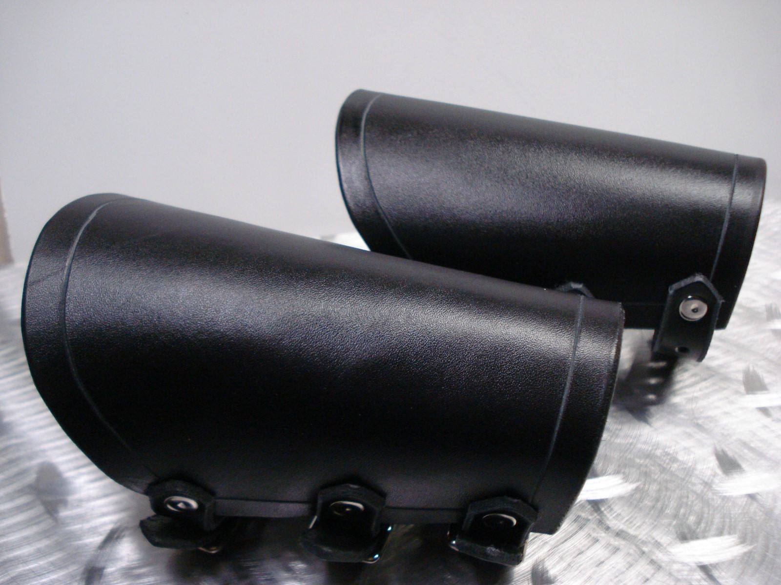 BLACK PLAIN LEATHER GAUNTLET. BLACK DEATH (MDLG0243)….. REVENGE