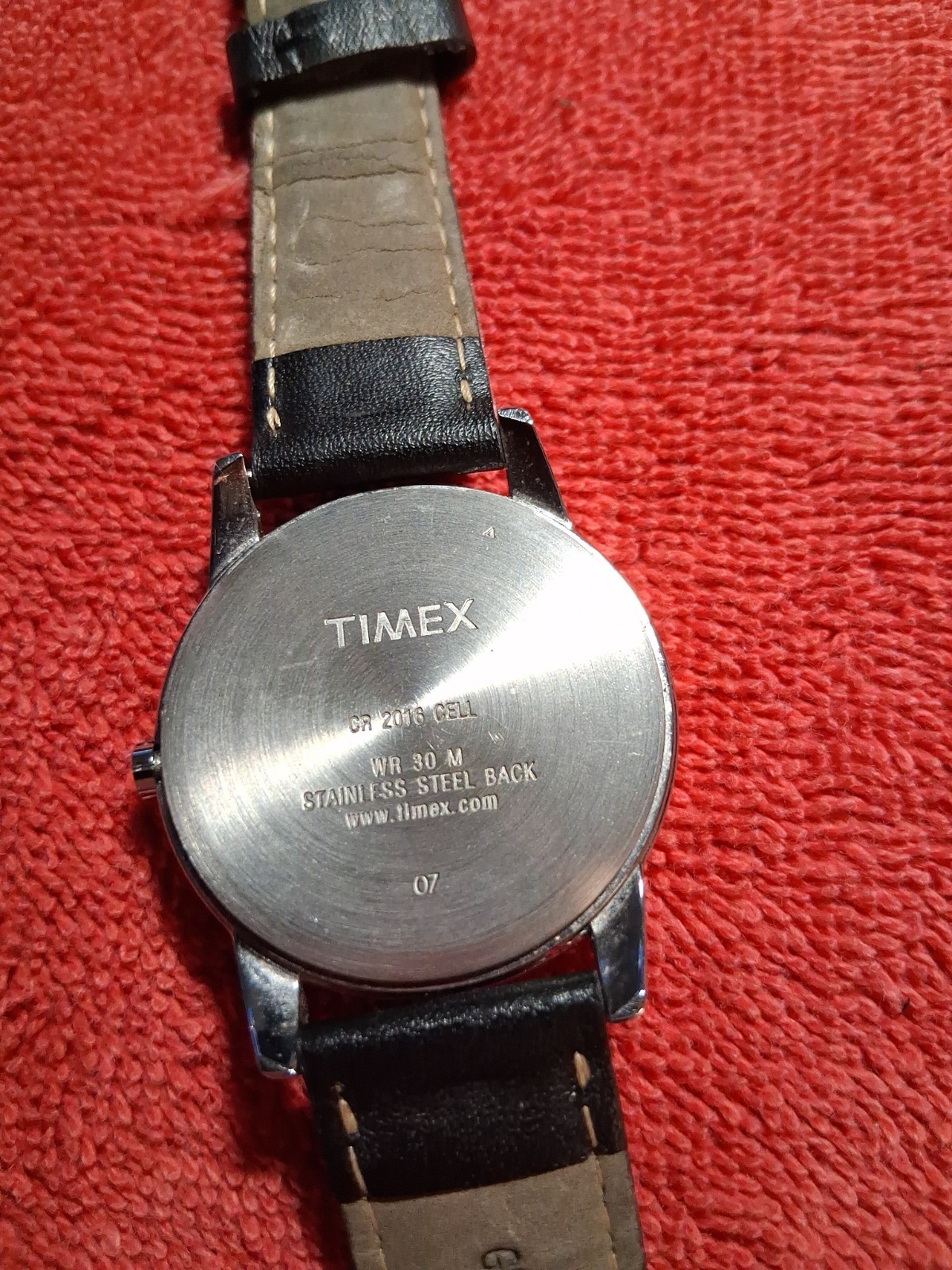 Timex Men’s analogue quartz watch with leather strap