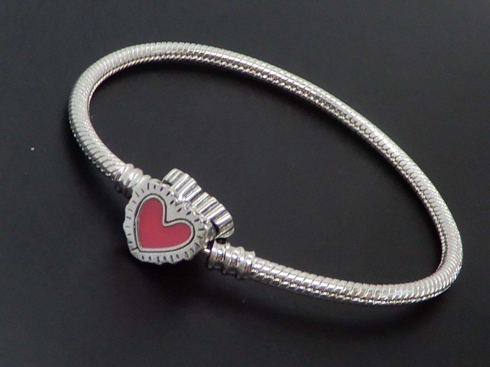 Authentic Pandora Moments Keith Haring Radiant Heart Bracelet #592217C01-19cm.