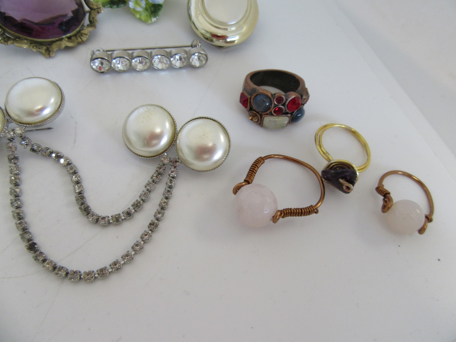 Vintage And Contemporary Jewellery Job Lot Brooches Rings Clip On Earrings More