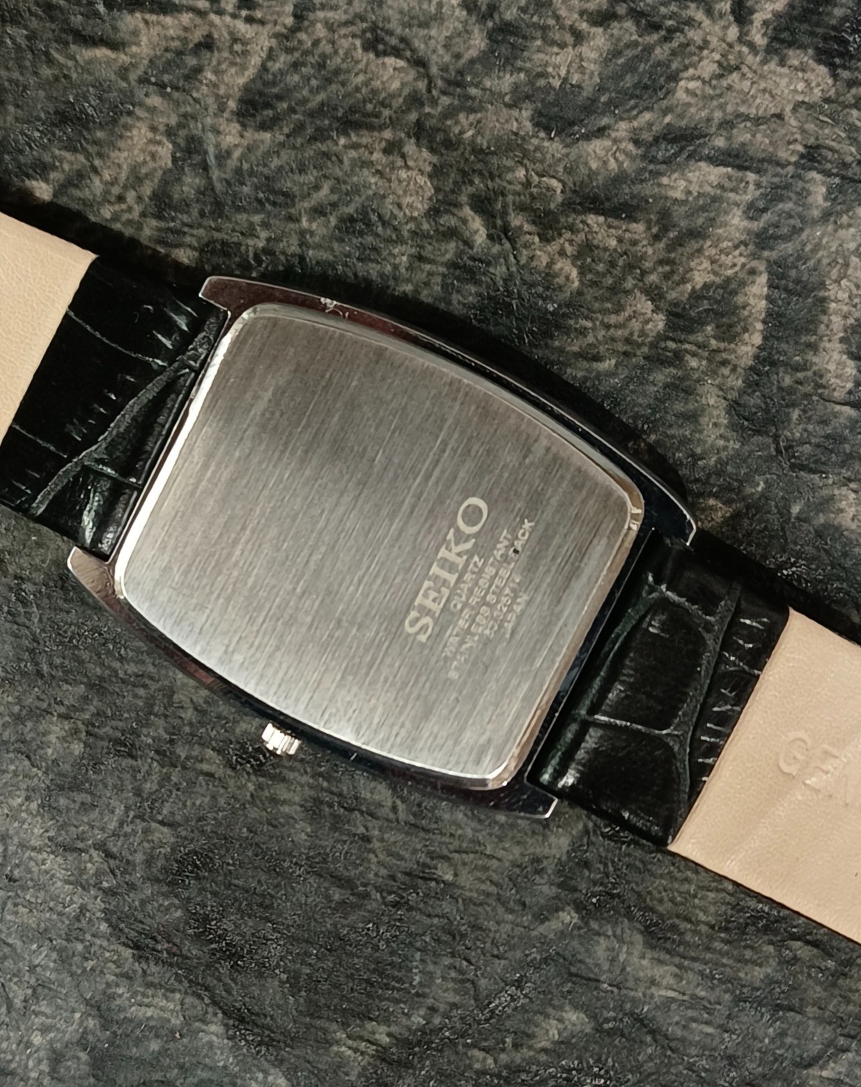 Seiko Quartz Tank Style Slim Watch Two Hands Classic Roman Dial Dress Wristwatch
