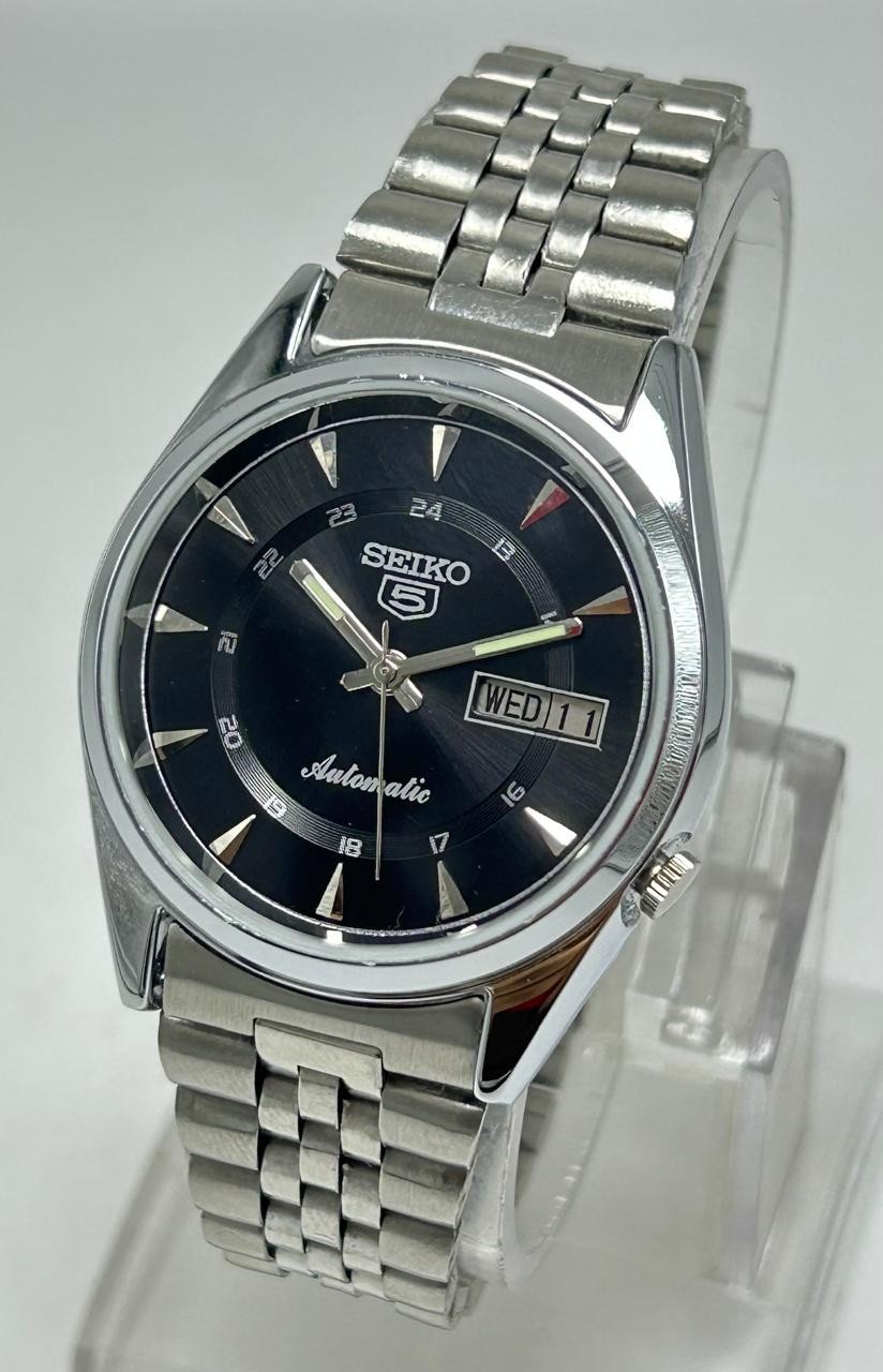 Vintage Seiko 5 Black Dial Automatic Japan Movement No.7009A Men’s Wrist Watch.