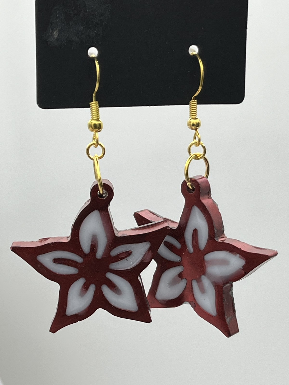 Flowers and red and white dropped earrings, costume jewelry