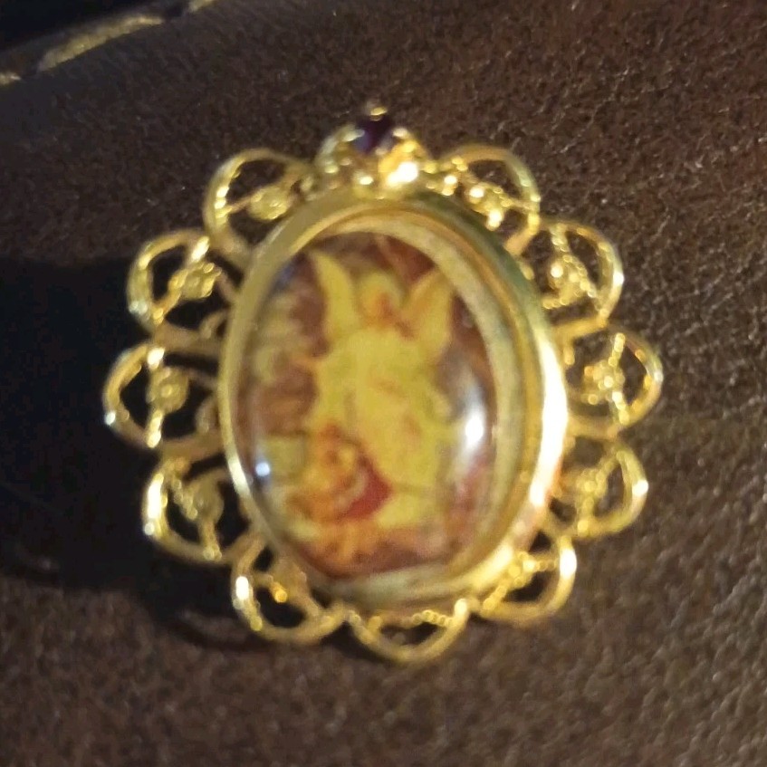 Gold Tone Oval Cameo-Style Portrait Pin, Bezel Set Metal Brooch, No Stones