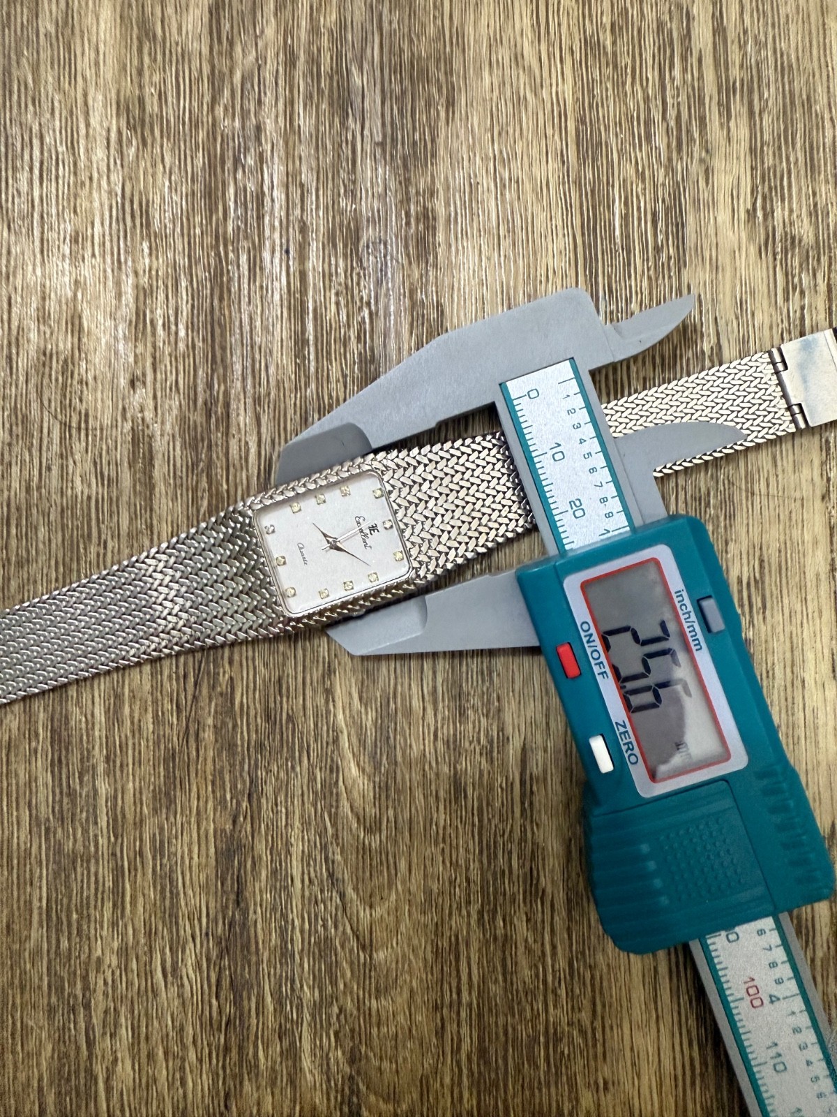 Vintage Excellent Quartz Square Watch Silver Mesh Bracelet Japan 25x28mm Unisex
