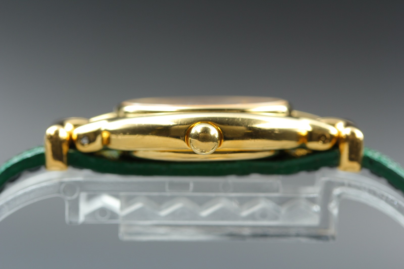 FENDI 640L Chameleon Change Green Belt Gold 24mm Women’s Quartz Watch Vintage