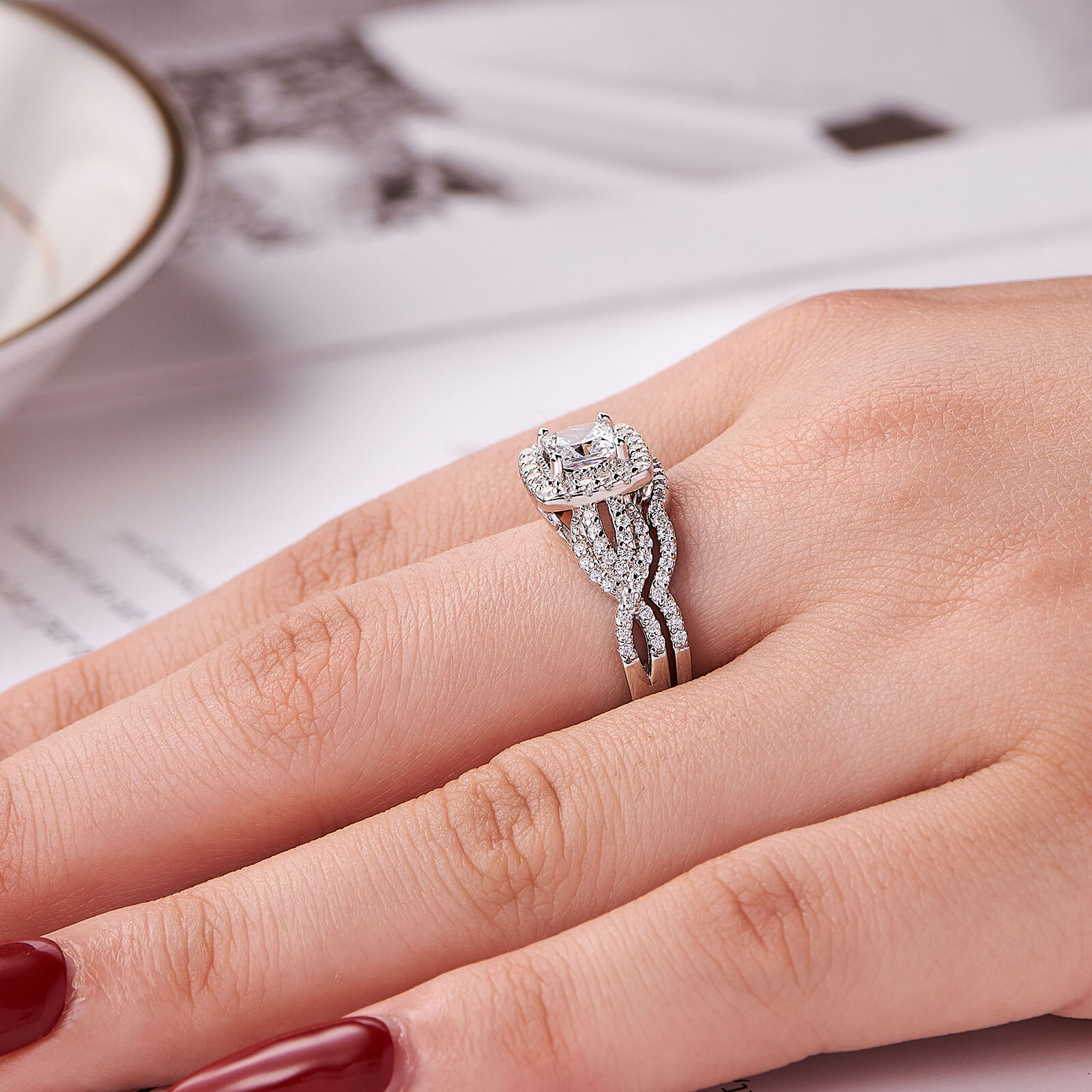 Wuziwen Halo Women Wedding Engagement Ring for Women Princess CZ Sterling Silver