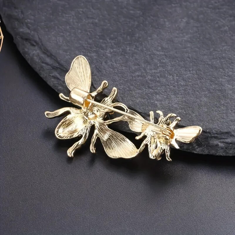 Fashion Shiny Rhinestone Honey Bee Brooch Men Women Holiday Gift New