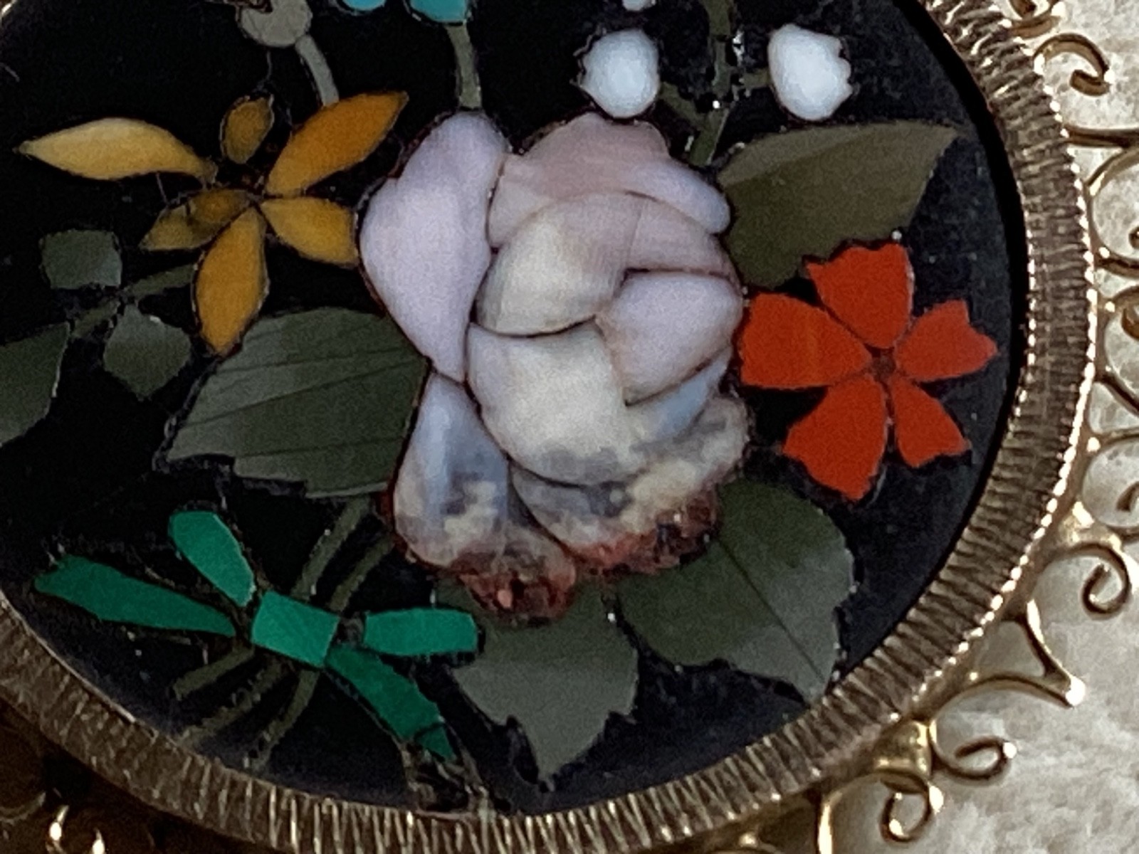 RARE ANTIQUE ITALIAN HAND SET PIETRA DURA FLORAL GOLD TONE PENDANT MUST SEE NR