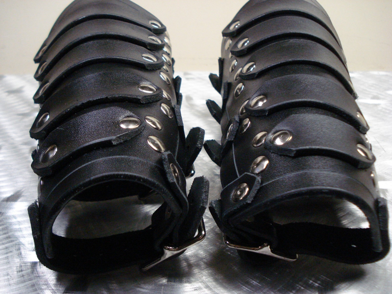 LEATHER UNISEX VIKING LEATHER GAUNTLET.BLACK METAL.(MDLUG0263)…… MYSTICUM