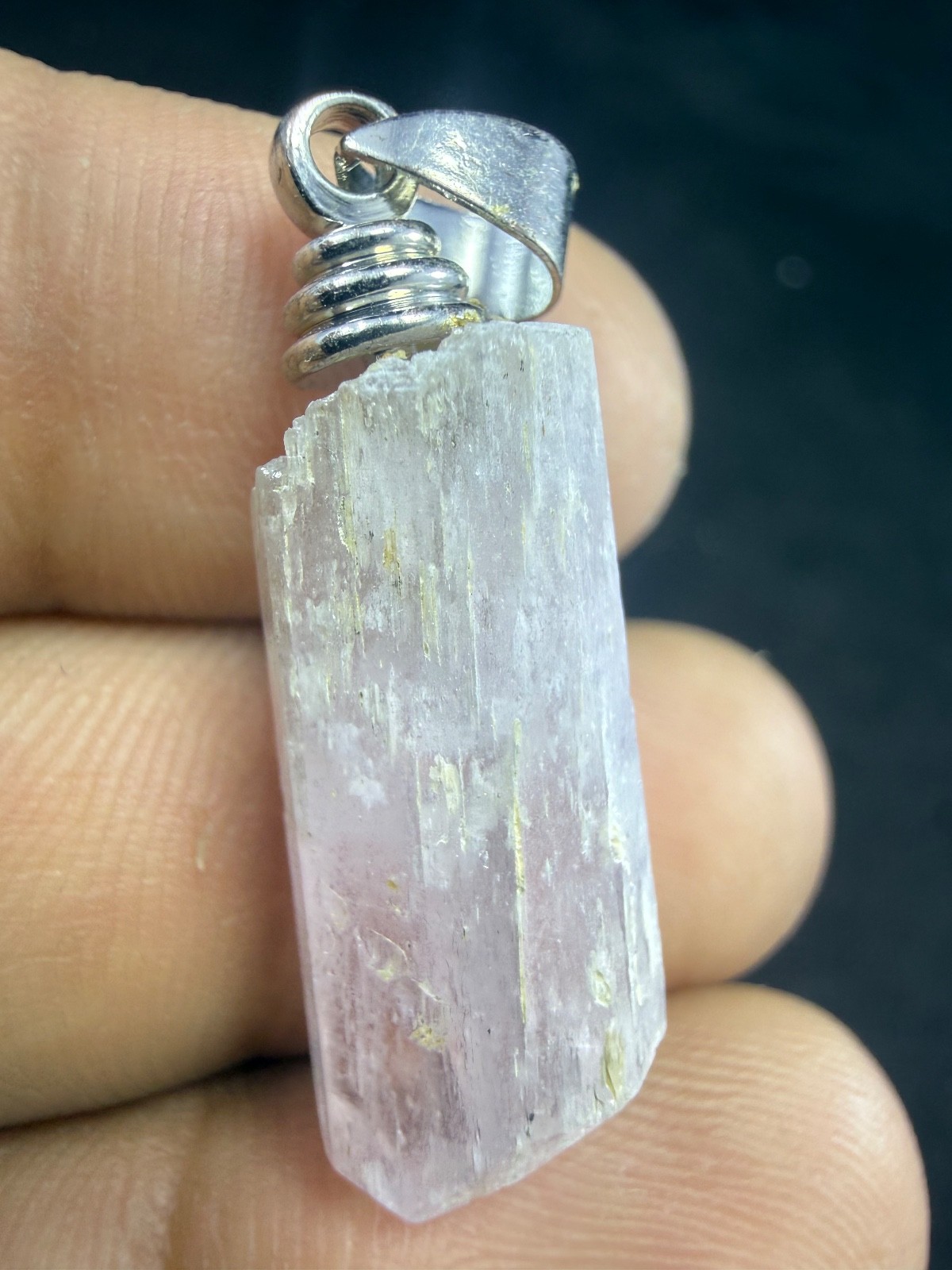 24pcs Natural Kunzite Crystal Point Pendants Bulk Lot Raw Spodumene Stick 114g