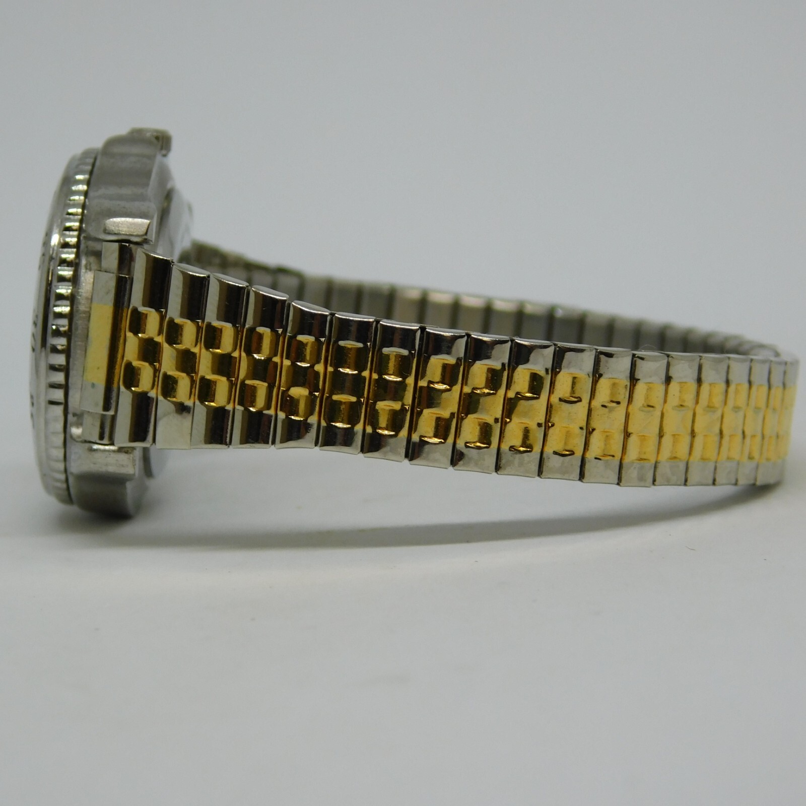 B.U.M. Equipment BUEU1025:E45 Quartz Analog Women’s Watch Sz. 5 3/4″ New Battery
