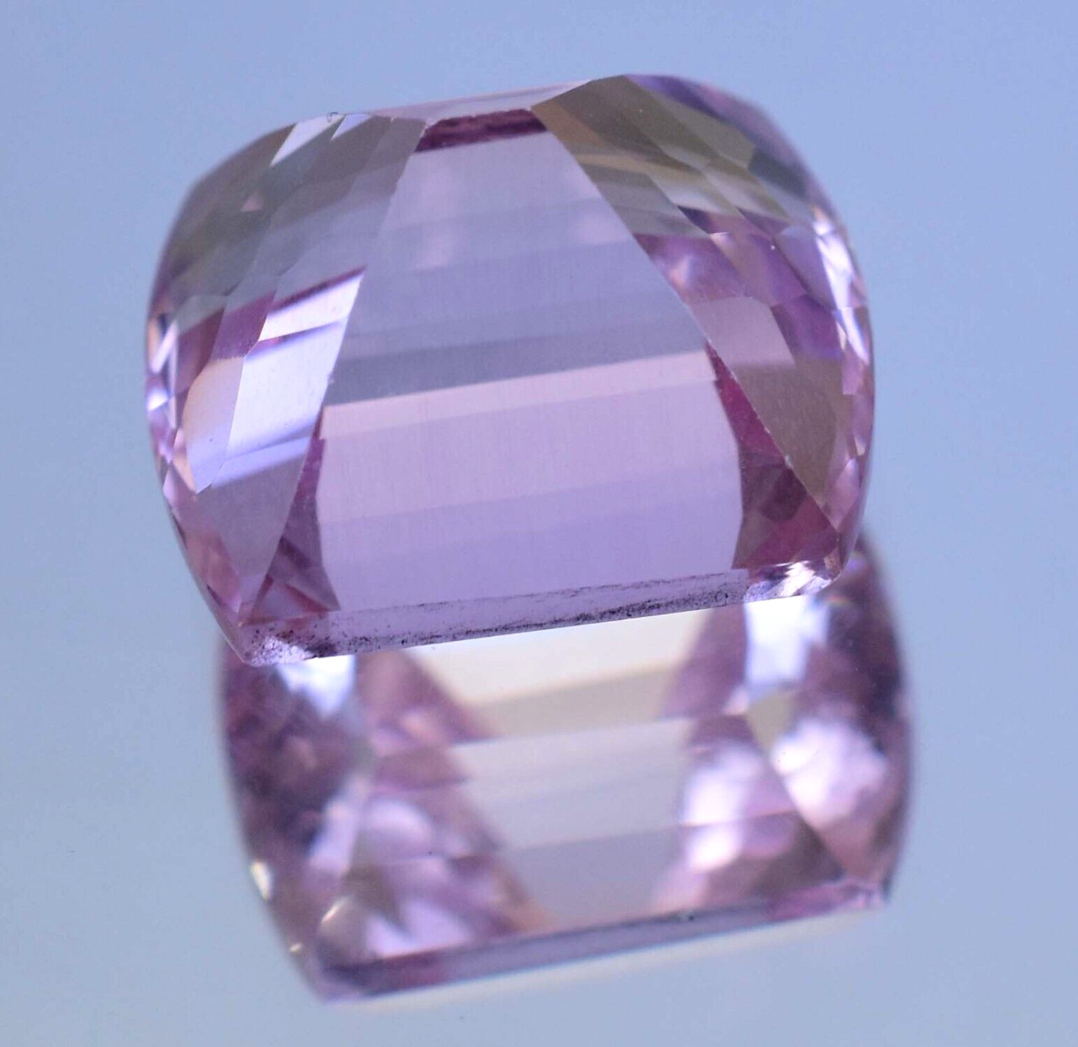 Natural imperial Topaz 20.00 Ct Cushion Stunning Flawless AGL Certified Gemstone