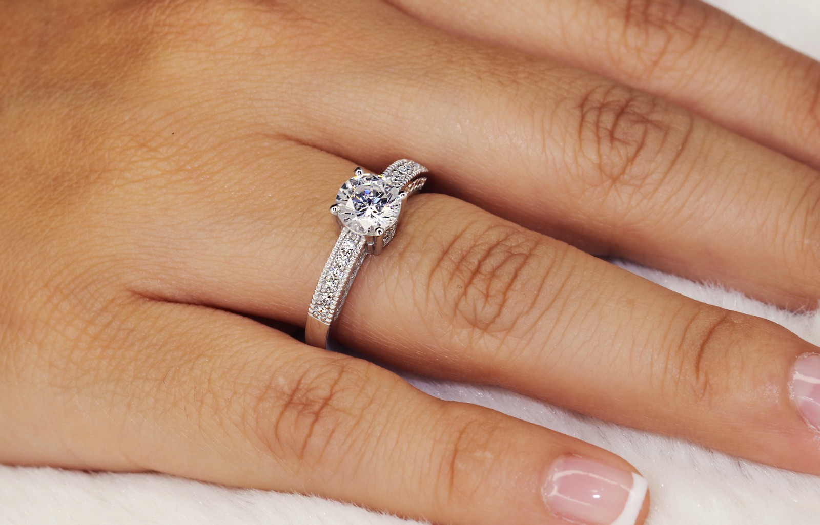 Solid Silver 925 Wedding Engagement Ring Round Cut Cubic Zirconia Stones 5A+