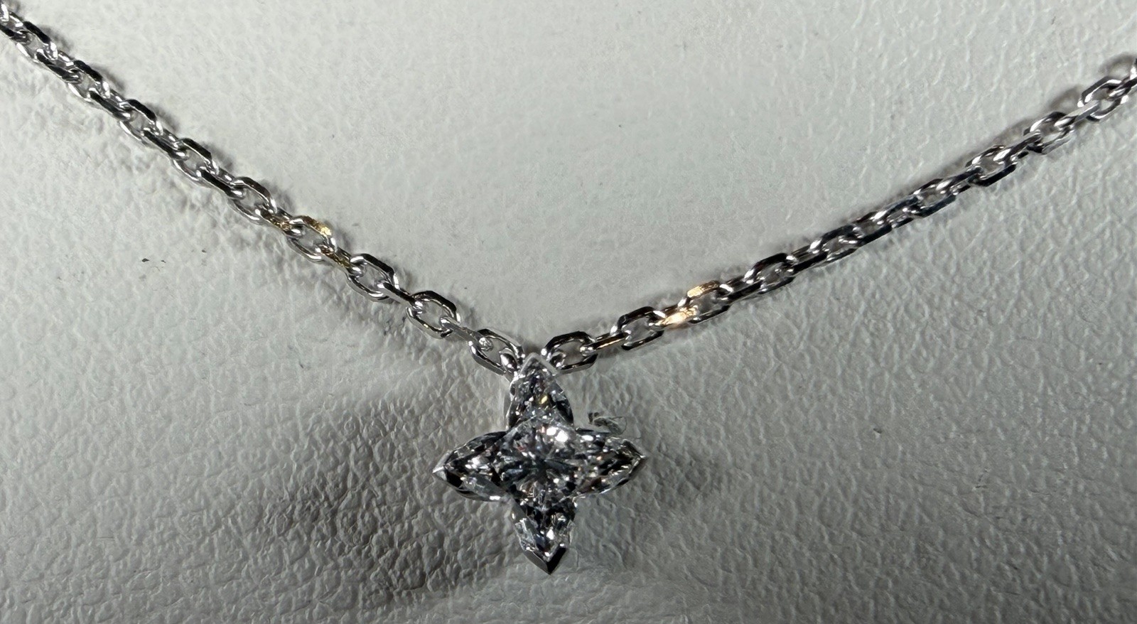 Auth Louis Vuitton Necklace Diamond 0.3ct LV Monogram Star-cut 18K 16” ~ 3.1 Gr