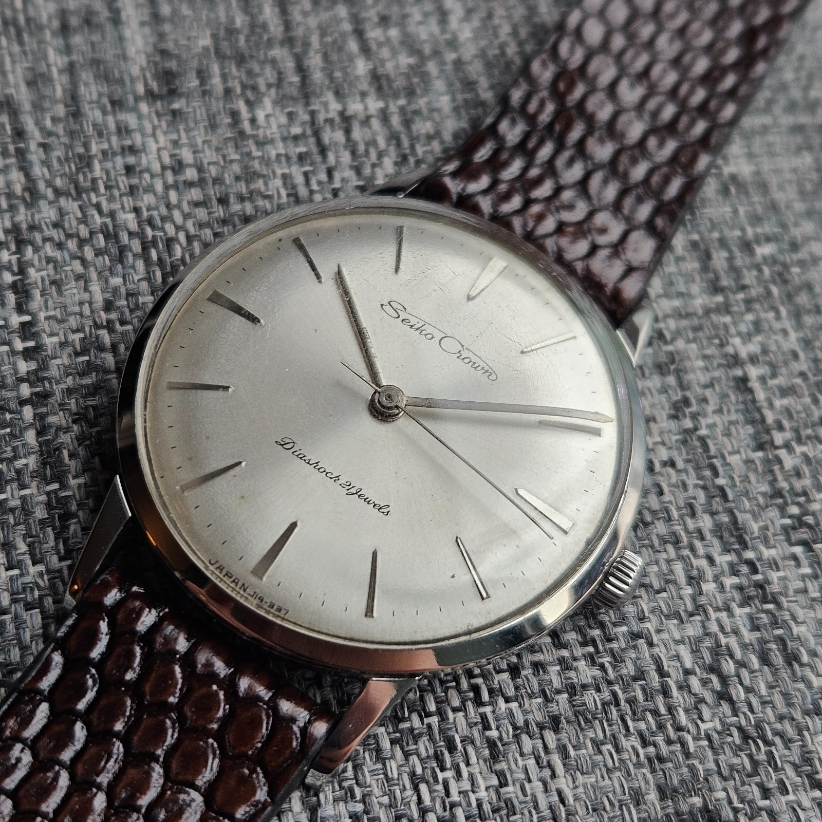 SEIKO CROWN DIASHOCK 21 JEWELS – MANUAL WIND – VINTAGE JAPAN – 1960s men watch