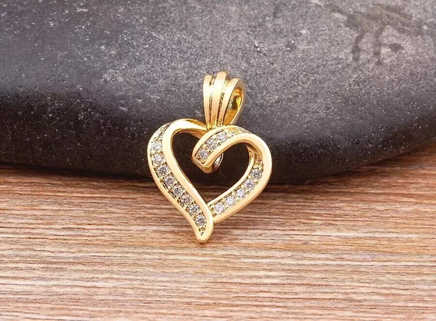 1.50Ct Round Cut Simulated Diamond Heart Shape Pendant In 14k Yellow Gold Plated