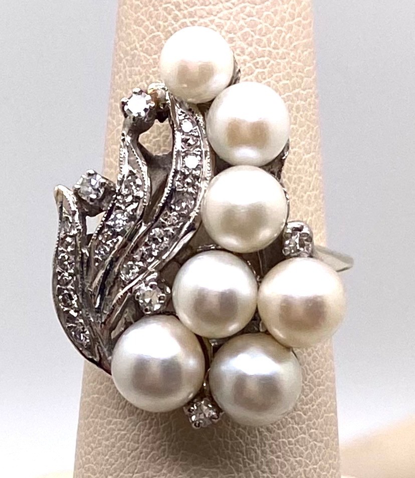 Vintage 14kt White Gold Pearl and Diamond Ring 8.8 grams Size 7
