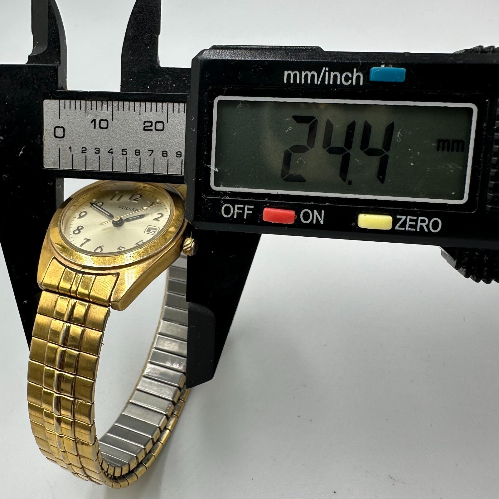 Pulsar Watch Women Gold Tone Round Easy To Read Dial Date Window New Battery