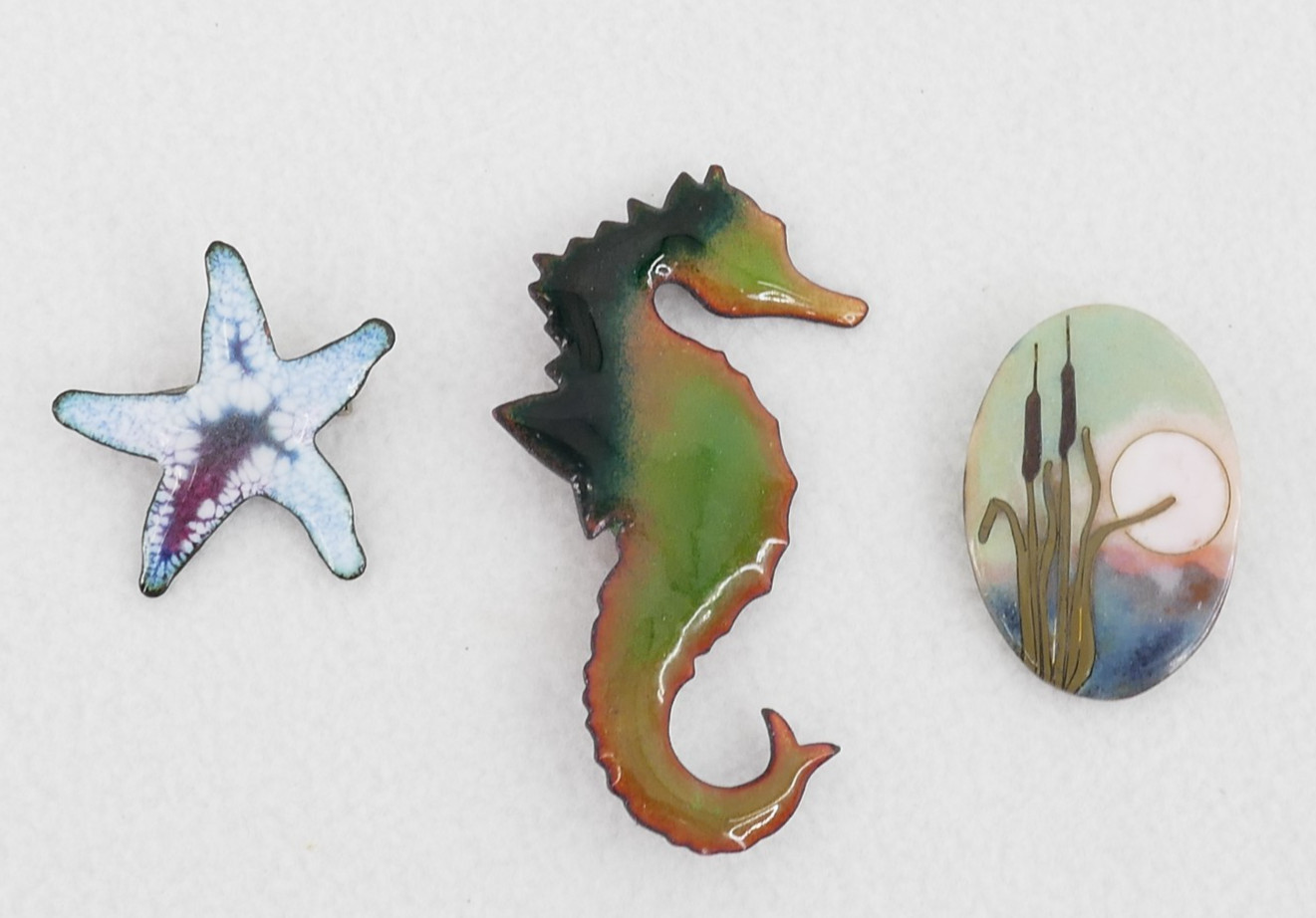 3 ViNTAGE MCM ENAMEL ON COPPER STARFiSH SEAHORSE CATTAiLS SUNSET BROOCH PiN LOT