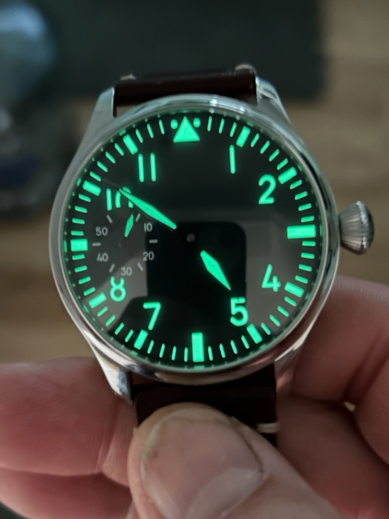 Mechanical pilots watch hand wind