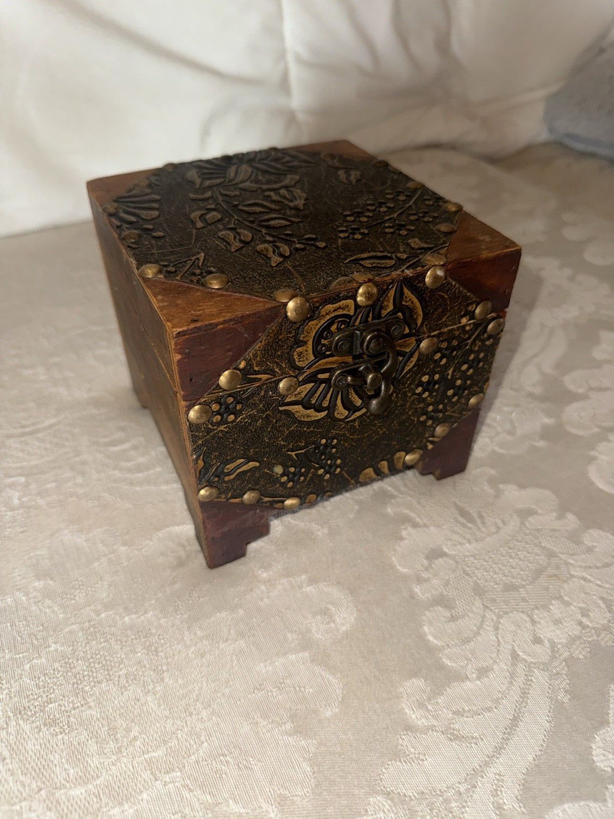Vintage Treasure Jewlery Box Metal Engraved Floral Pattern Metal Clasp Rare
