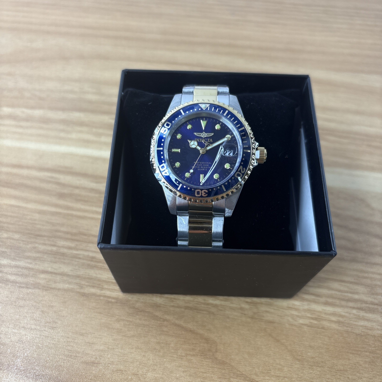 Invicta Men’s Pro Diver 22058 Two Tone Quartz 43mm Blue Dial Watch Box