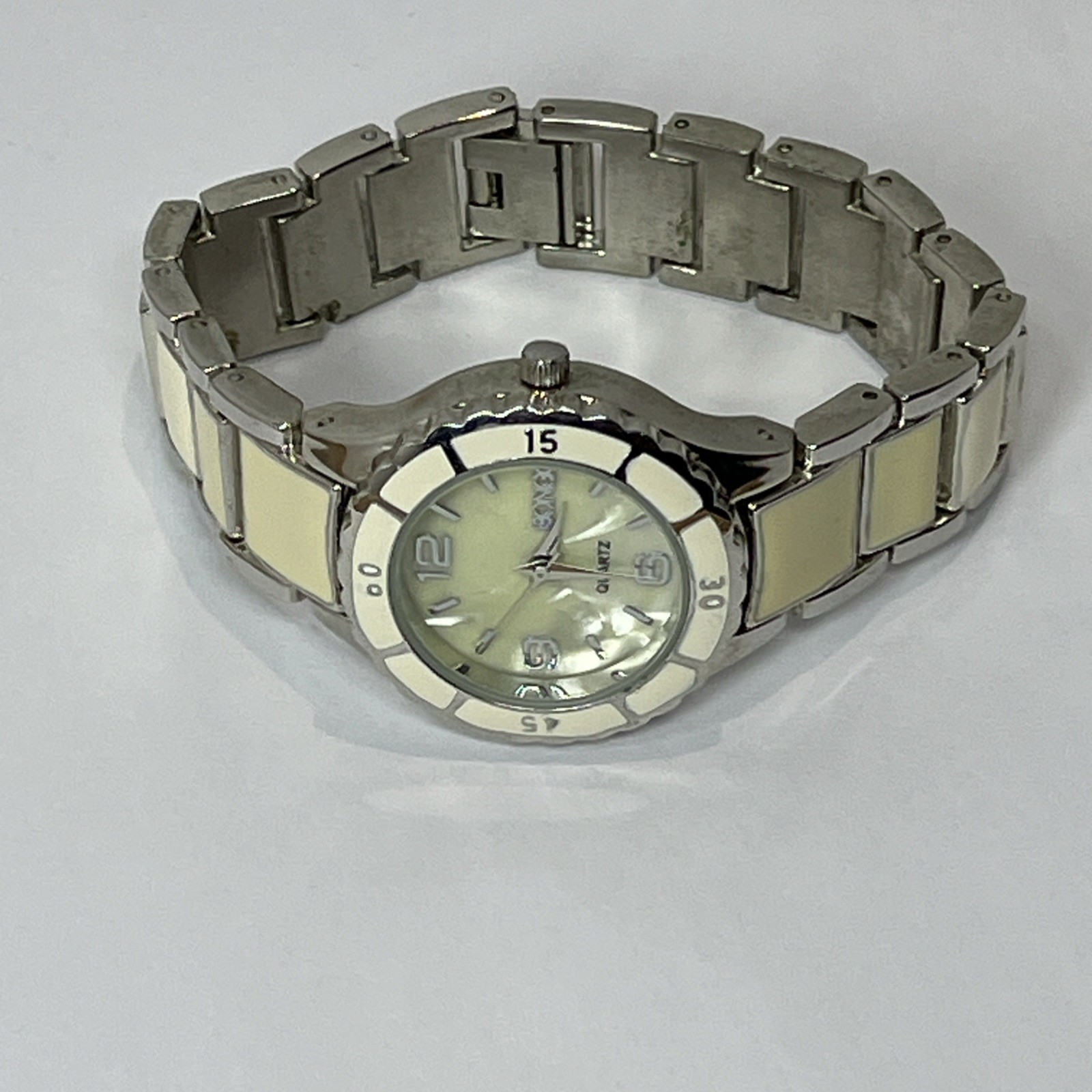 Vintage Women’s Bongo Quartz Accutime Watch Corp Mother Of Pearl Dial BG2136