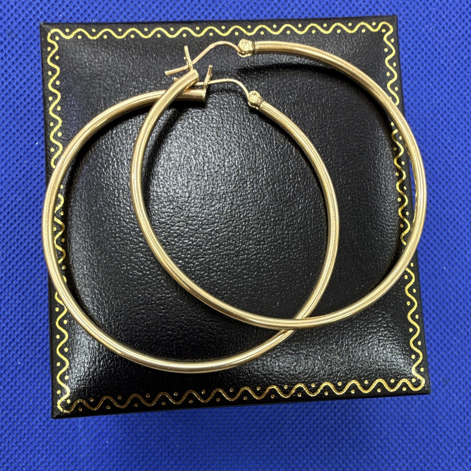 14kt yellow Gold 1.8 Gm Round Hoop Earrings Latch Back Closure 2in Diameter