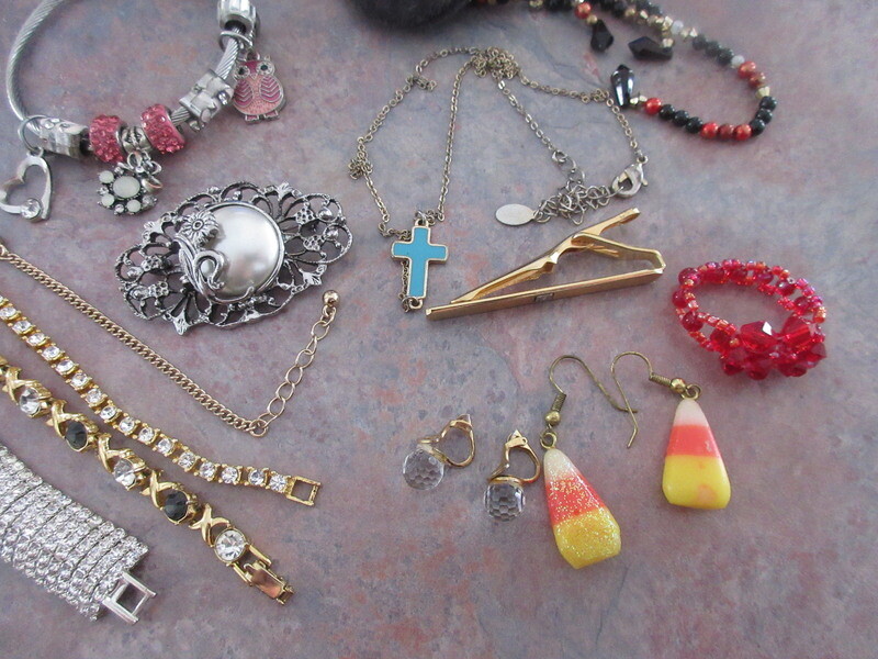 #B5 vintage lots of 14 items, set of 2 set earrings 1 rings and 2 necklaces 6