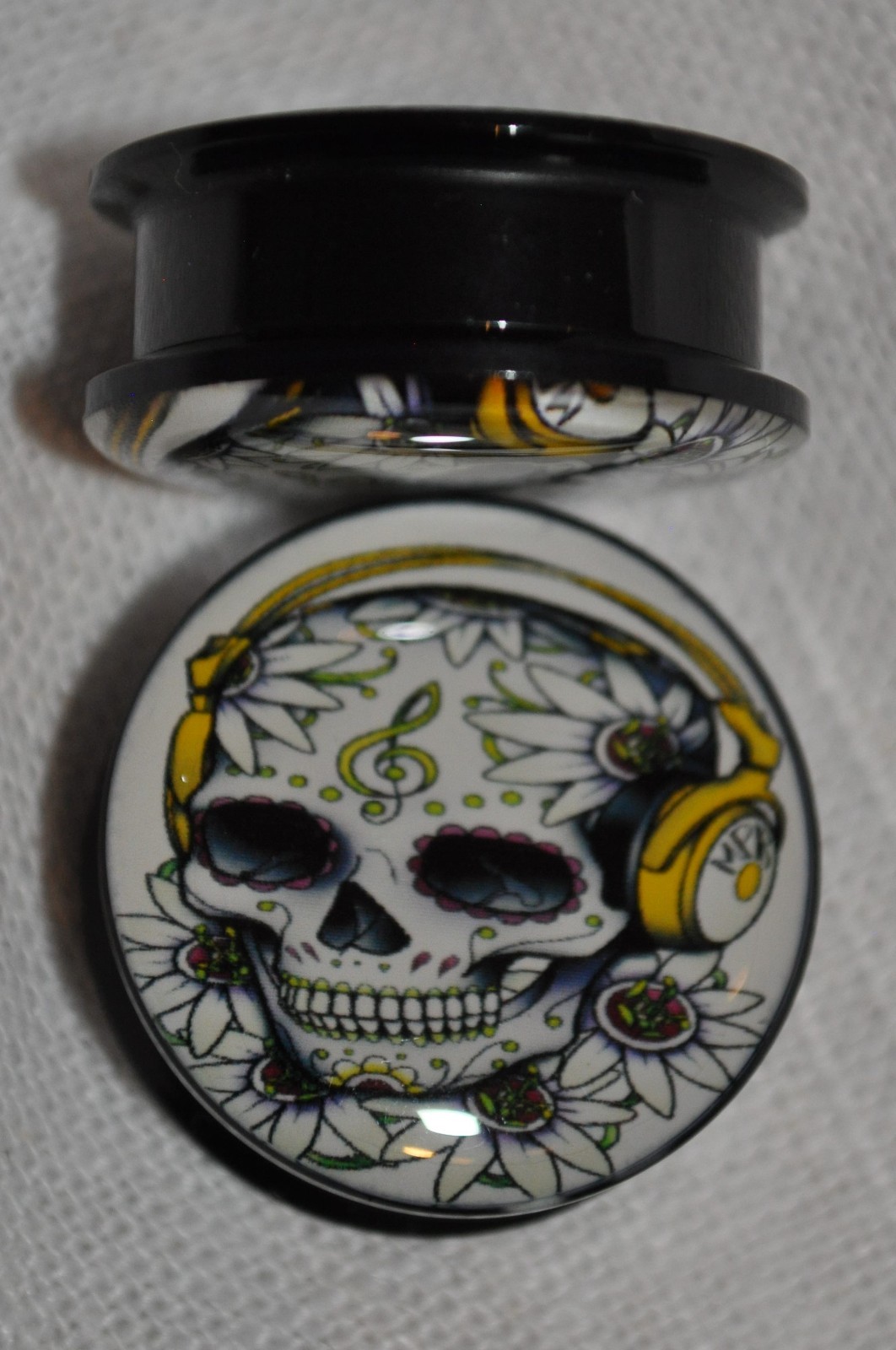 Skull Music Note with Headphones Screw Fit Gauge Ear Plug