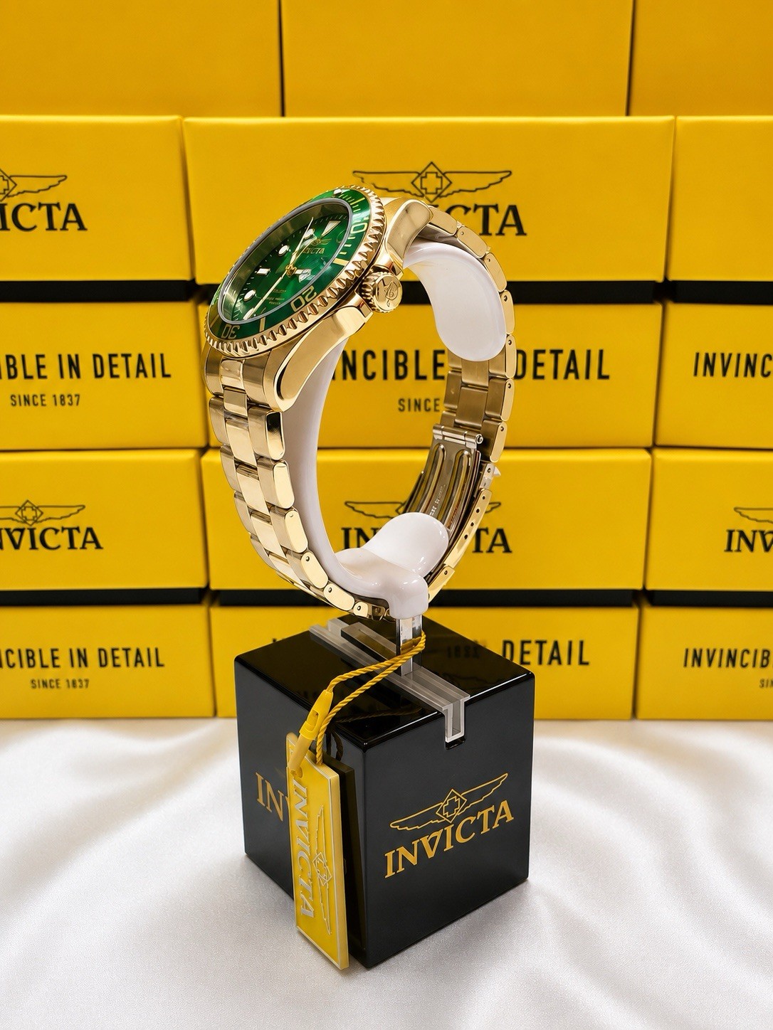 Invicta 30027 Pro Diver Shark Green Dial Gold Tone Quartz Men’s Watch New