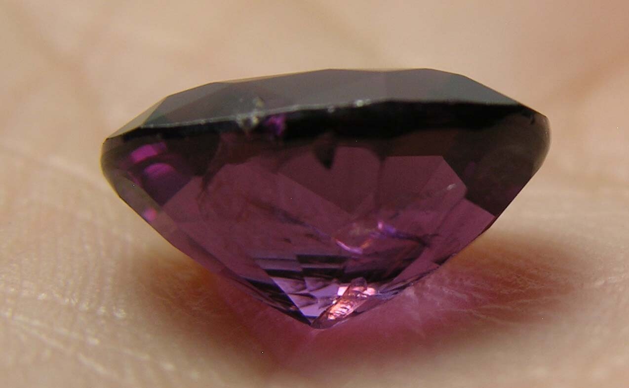 #84 4.10ct Vietnam oval 100% Natural Spinel Gemstone .80g 11.00 X 8.00 X 6.00mm