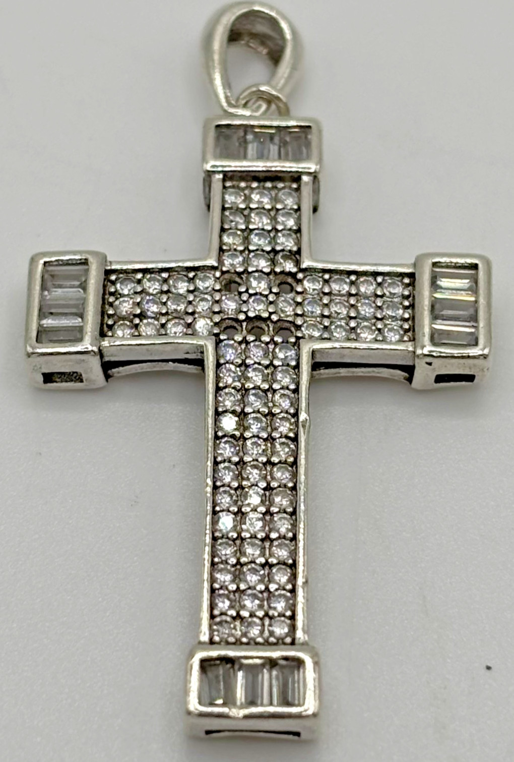 925 silver cross pendant 3.2grams cz stones
