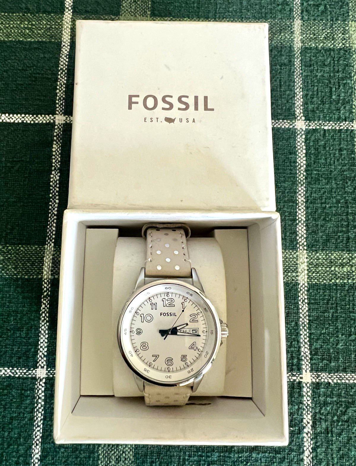 Fossil Women’s Analog Watch White Dial Day/Date Silver Steel Beige Leather Box
