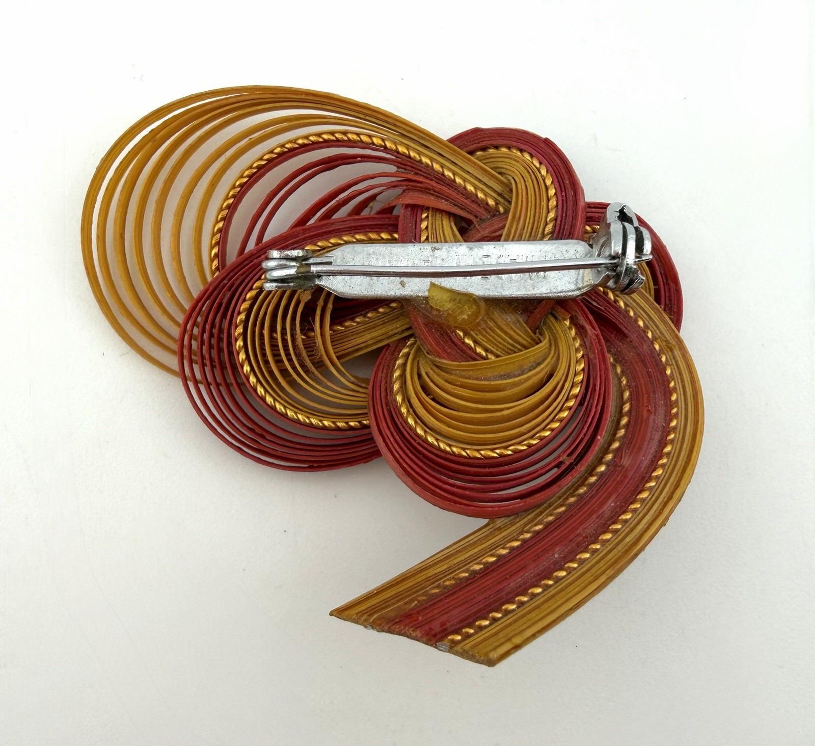 Vintage Bamboo Quilled Brooch Twisted Knot Black Tan Red 2″ Retro 60’s – 70’s