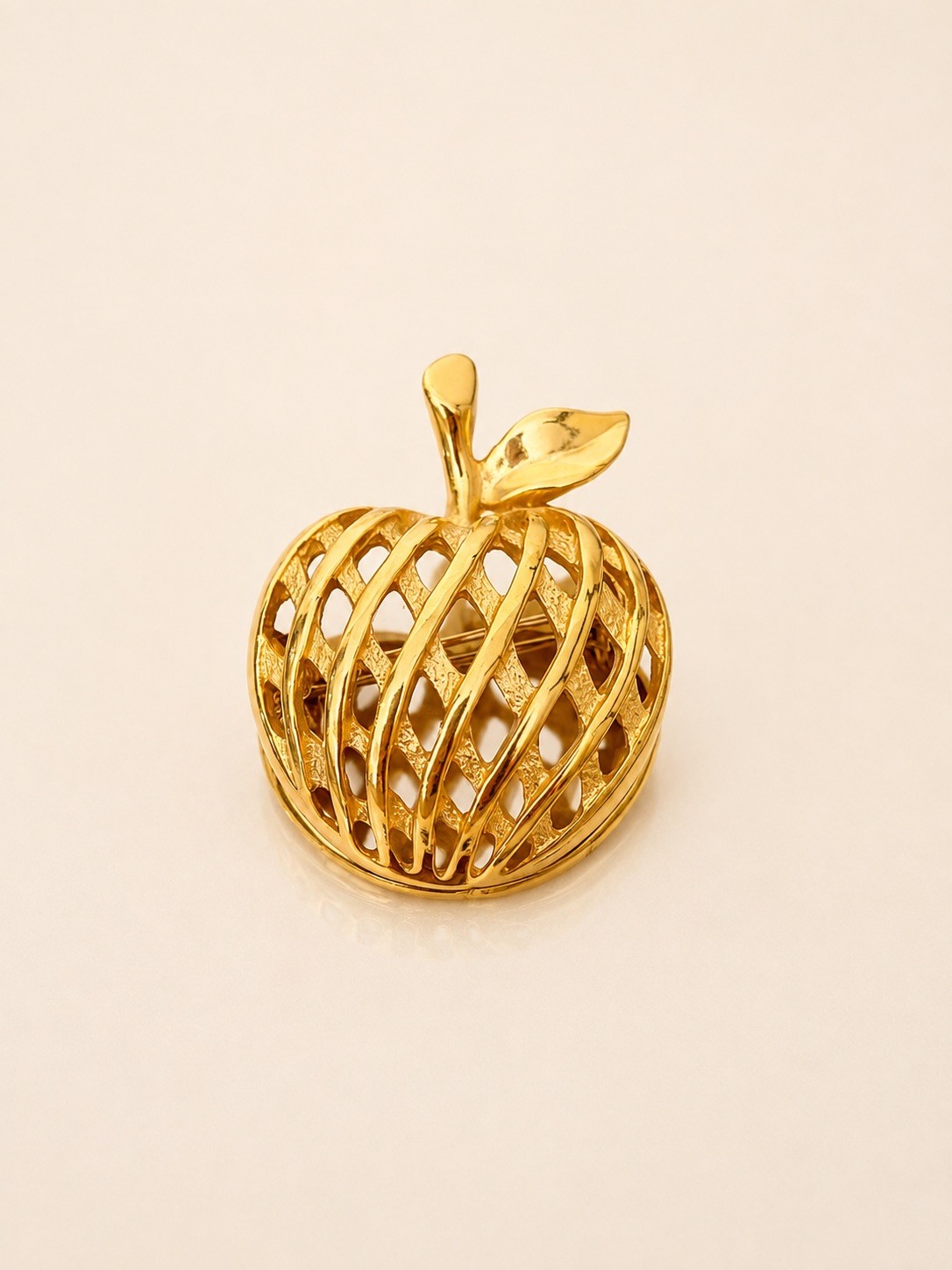 Vintage Gold Tone Apple Brooch Pin Openwork Fruit Figural