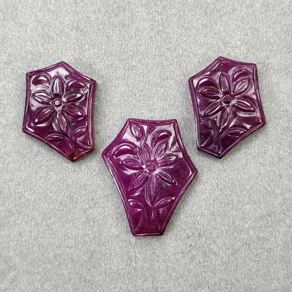 81.00cts Natural Untreated Red RUBY Gemstone Carving 24.5*22mm – 29*24.5mm 3pcs